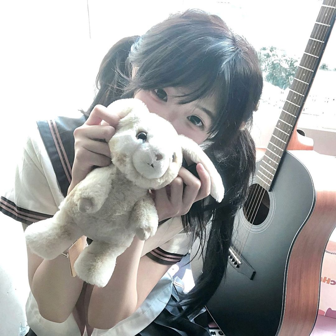 美女头像真人侧脸_美女高雅造型