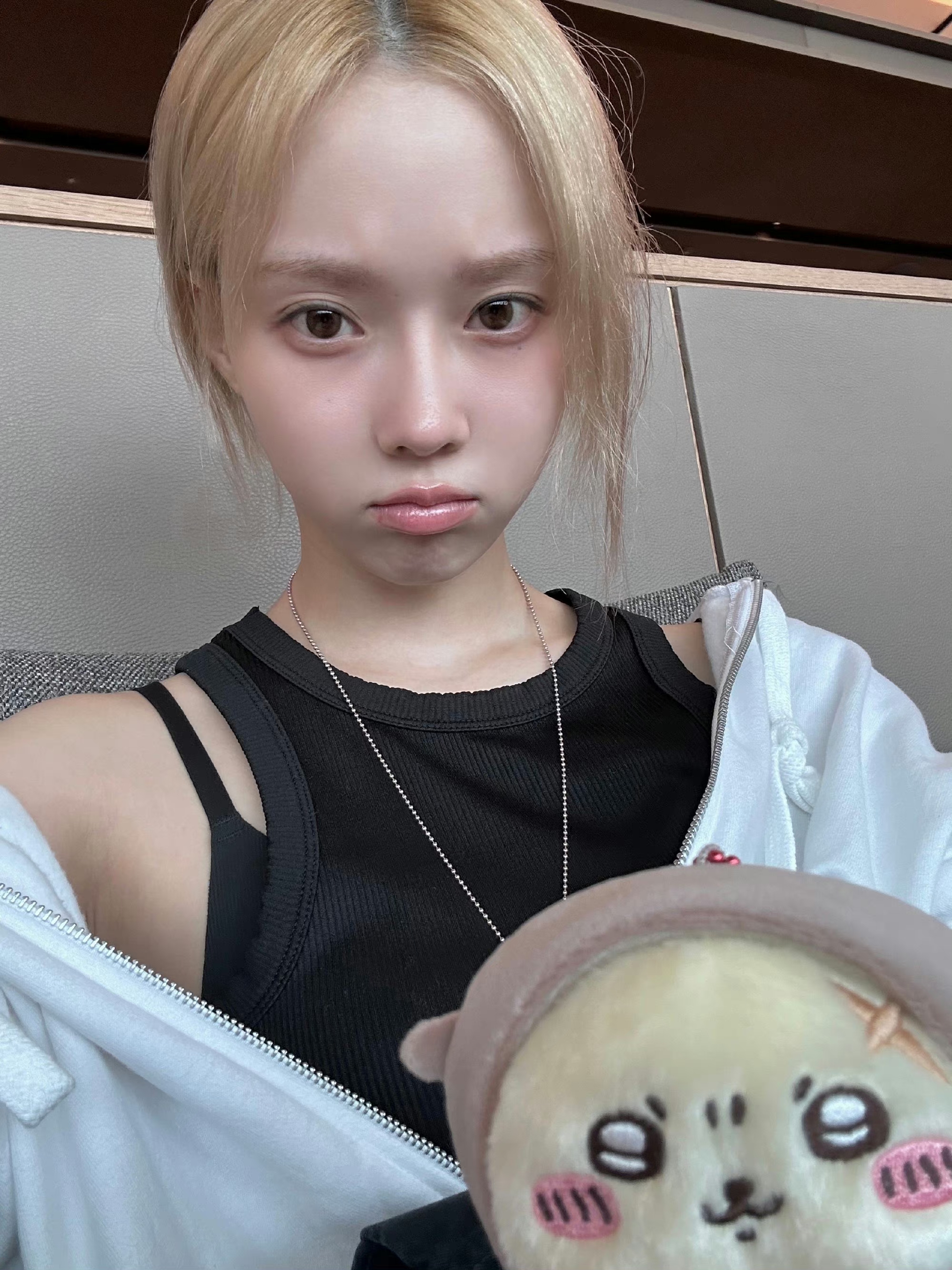 美女照片头像真人图片_美女照片真人图片背面