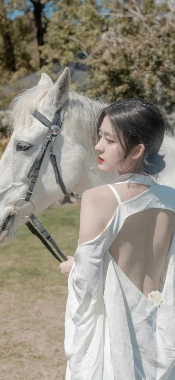 美女图片微信头像_美女头像甜美背影