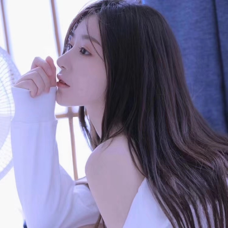 【乌克兰丰满熟妇ⅩXX肥臀】美女自拍_美女头像冷酷