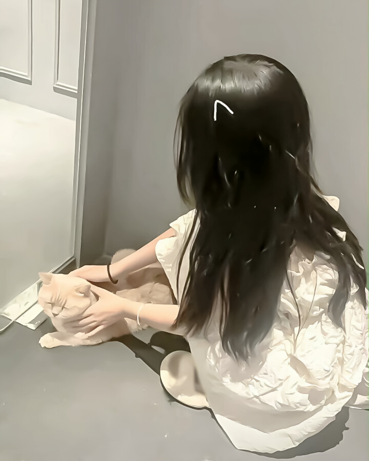 美女头像真人背影_美女头像真人高冷