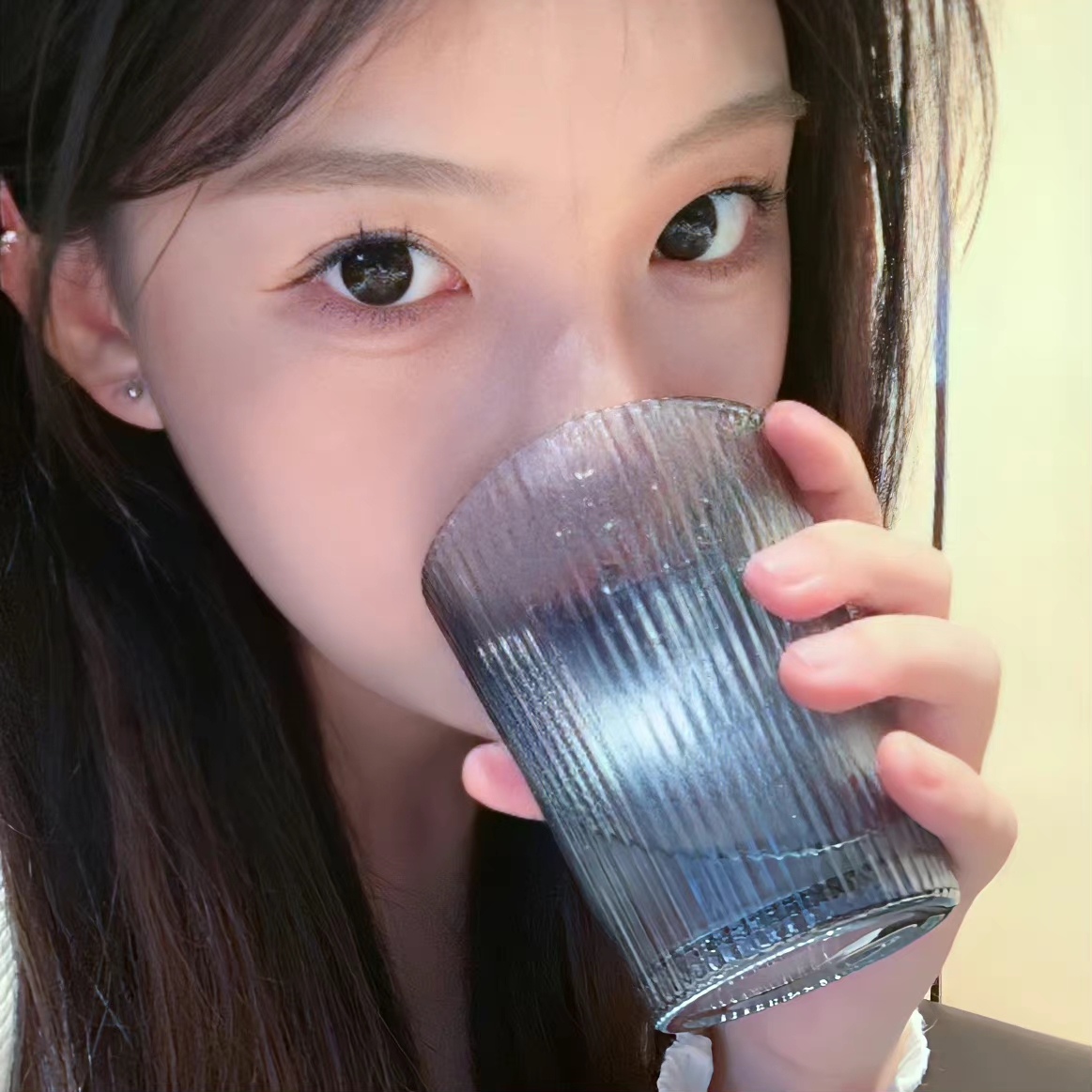 美女头像真人很吸引人_美女高雅造型