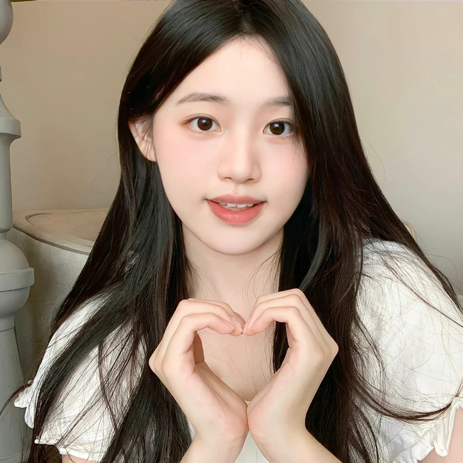 美女图片微信头像真人背影_美女头像真人头像可爱