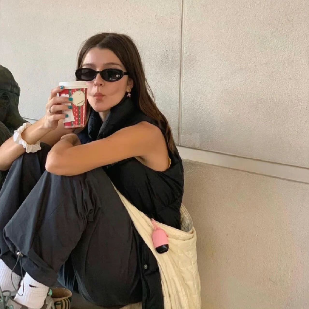 美女高雅造型_美女照片背影侧面