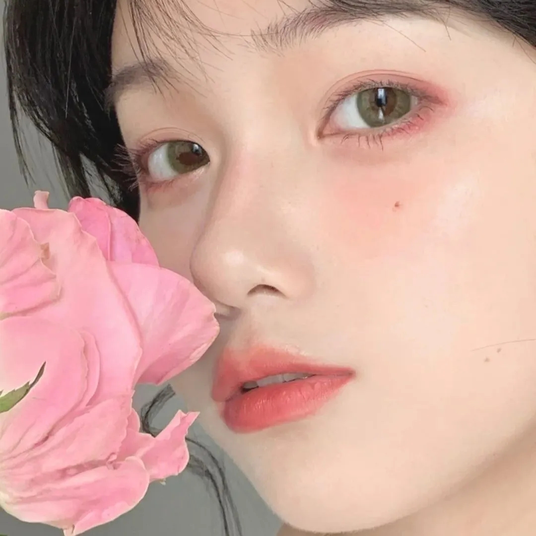 美女照片游泳写真素材_美女头像甜美背影
