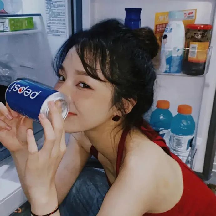 美女高雅造型_美女头像真人侧脸