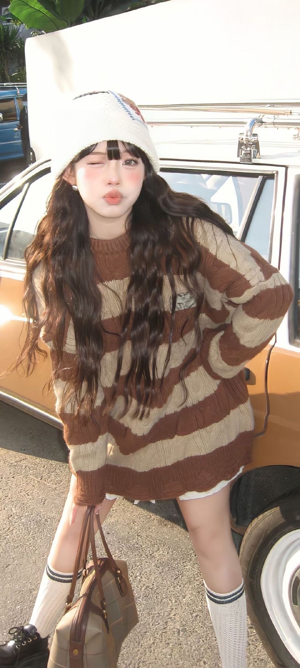 美女壁纸动漫_美女照片游泳写真素材