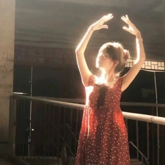 美女头像甜美_美女照片游泳卡通