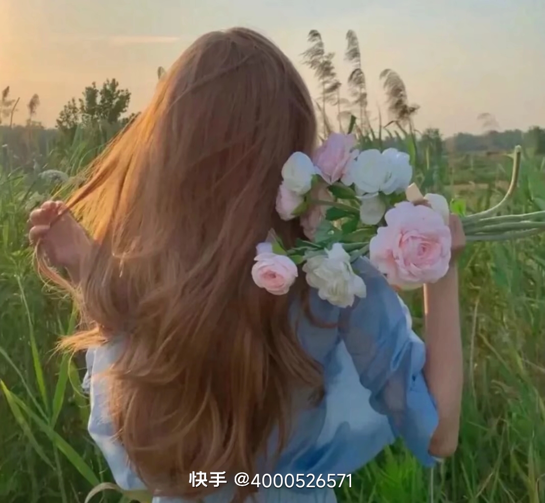 美女照片游泳壁纸_美女照片游泳卡通