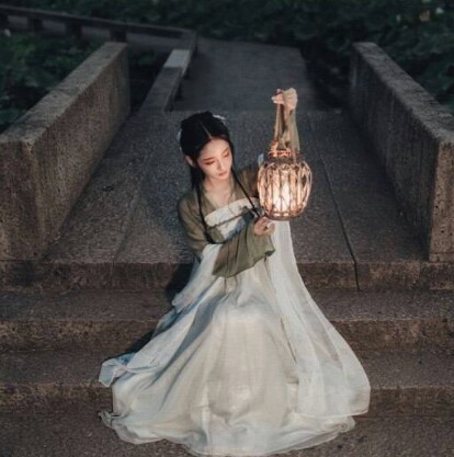 美女头像真人唯美_美女图片微信头像侧面