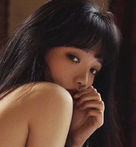 美女照片相册壁纸_美女自拍
