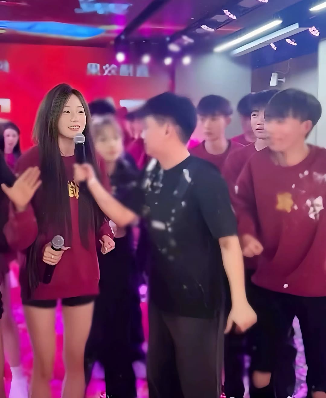 美女照片真人图片背面_美女图片微信头像